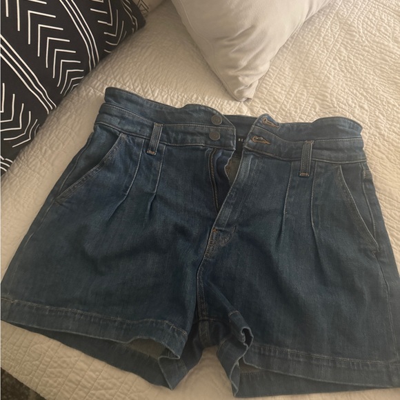 Veronica Beard Jaylen Pleated Denim Shorts, women's size 29 - Picture 3 of 4